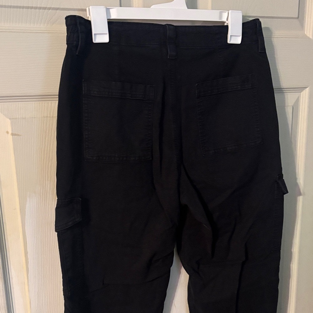 American Eagle Women’s Black Cargo Pants - Picture 2 of 4